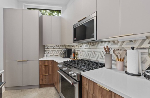 MLK Apartment | *New Modern 2BR Home in Austin`s East Side - Sleeps 5*