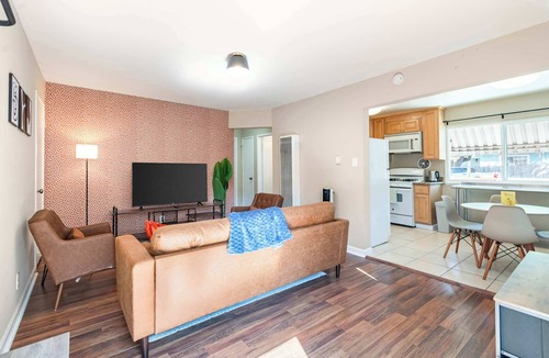Poets Corner Apartment | New Modern 2BR Home | Near UC & Parks + Parking