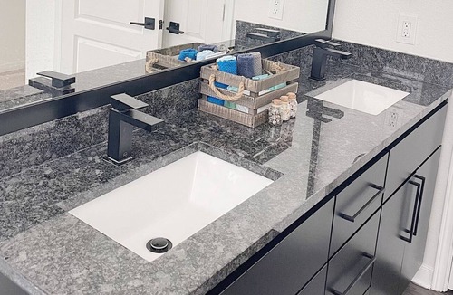 Austin Apartment | NEW-Modern 2BR w/2 min drive to Shops/Food/Entmt