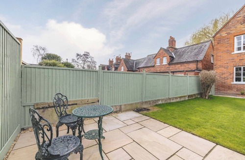 Windsor House | NEW! Modern 3 bed Cottage, Central Windsor