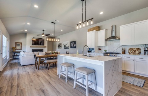 Lake Dallas House | New Modern 3-bedroom duplex