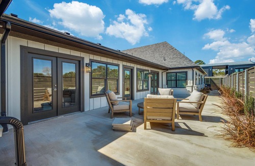 Lake Dallas House | New Modern 3-bedroom duplex