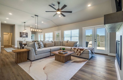 Lake Dallas House | New Modern 3-bedroom duplex