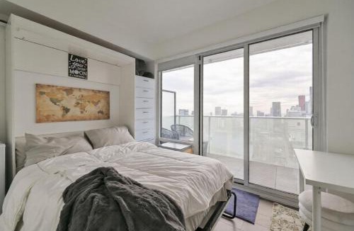 Church and Wellesley Apartment | New Modern 3 Bedroom Condo in Downtown Toronto