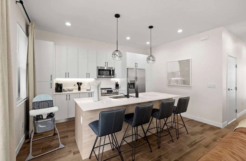 Pinecrest West Park House | New Modern 3 Bedroom Townhome w/Patio Central Tampa Near Airport