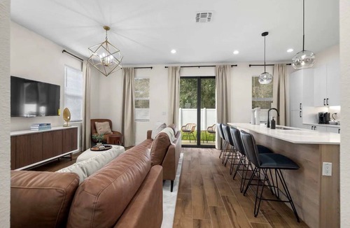 Pinecrest West Park House | New Modern 3 Bedroom Townhome w/Patio Central Tampa Near Airport