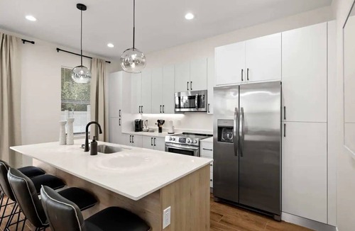 Pinecrest West Park House | New Modern 3 Bedroom Townhome w/Patio Central Tampa Near Airport