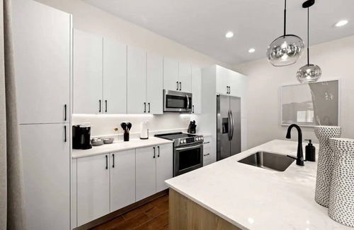Pinecrest West Park House | New Modern 3 Bedroom Townhome w/Patio Central Tampa Near Airport
