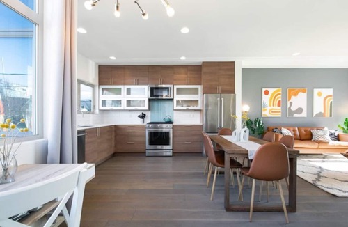 Old Ballard House | New modern 3B3B w/rooftop deck & 240v EV charging