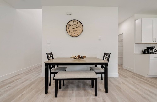 Grand Prairie House | New Modern 3Br Home 9 minutes from DFW Airport 12 minutes from AT&T Stadium