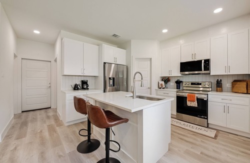Grand Prairie House | New Modern 3Br Home 9 minutes from DFW Airport 12 minutes from AT&T Stadium