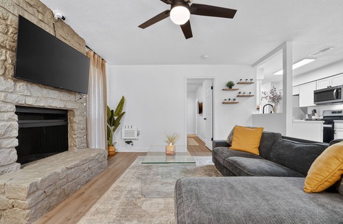 Round Rock House | NEW! Modern 3BR Townhouse Near Brushy Creek