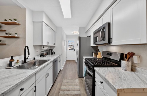 Round Rock House | NEW! Modern 3BR Townhouse Near Brushy Creek