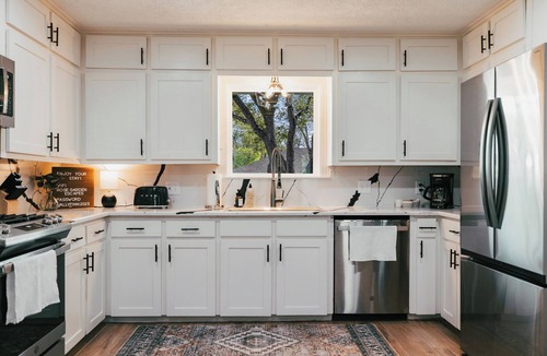 Bryan House | NEW Modern 5BR - Mins drive to Texas A&M