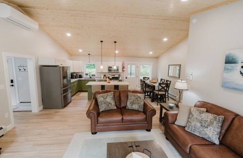 Norway House | NEW! Modern and Cozy Getaway