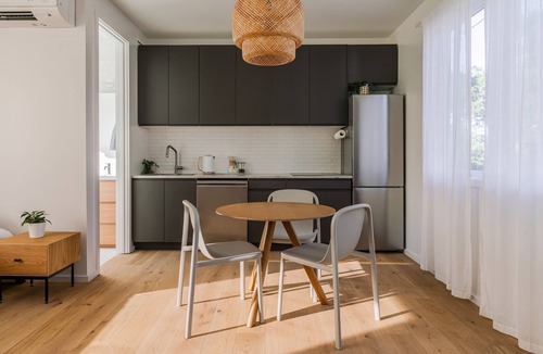Greater South River City House | New modern apt in Travis Heights a few minutes to South Congress & Downtown!
