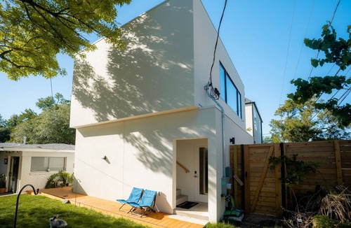 Greater South River City House | New modern apt in Travis Heights a few minutes to South Congress & Downtown!