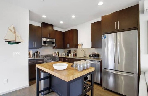 Whittier Heights House | NEW! Modern Ballard Townhome w/Rooftop + Parking