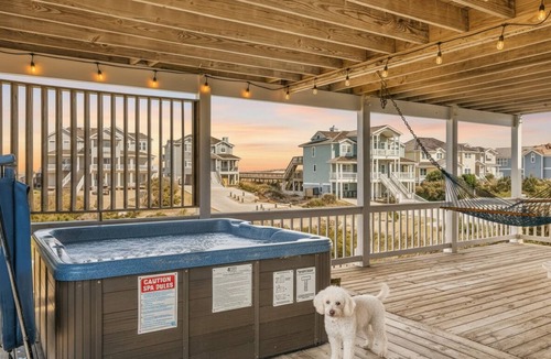 Nags Head House | NEW Modern Beach house, Pool, Hot Tub, Decks Arcade, Bikes, Loaded
