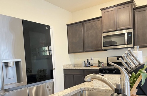 Pleasant Valley House | New modern boho cozy home, child-friendly, central AC, fast internet