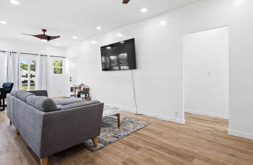 Wahiawa House | New Modern, Central Home - 3 bedrooms