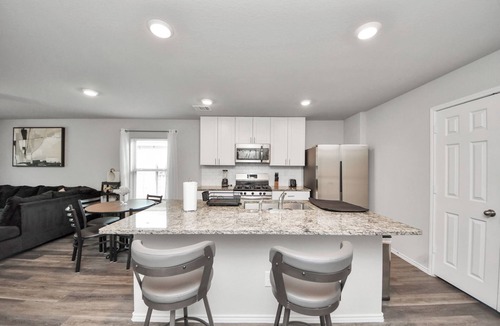 Northside House | New Modern Comfort, 4 bed, 2 bath. Close to Everything in Houston!