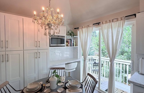 Ravenna House | NEW - modern comfort, remodeled, A/C, free parking