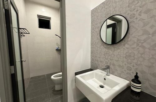 Muar House | NEW! Modern comforts in a Semi-D Muar