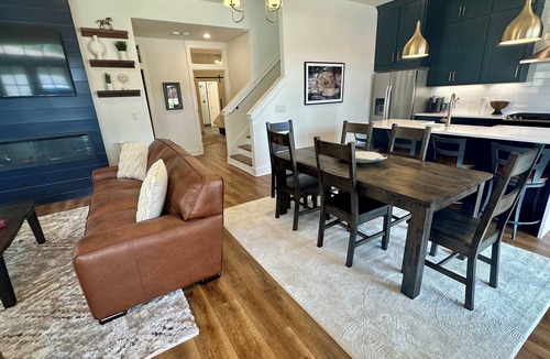 Jeffersonville Villa | New Modern Construction Home Near Everything!