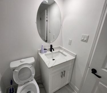 Alcona House | New Modern cozy room in Innisfil