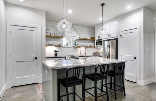 Washington House | "NEW" Modern Farmhouse in the middle of it ALL!