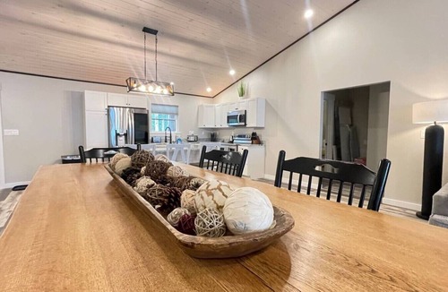 Bangor House | New Modern | Fire Pit | 4 BR/3 Baths