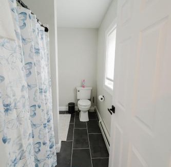 Norway House | NEW! Modern Getaway - Hot Tub l Fire Pit l Pool table