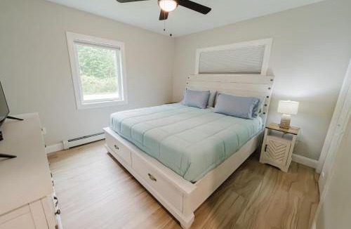 Norway House | NEW! Modern Getaway - Hot Tub l Fire Pit l Pool table