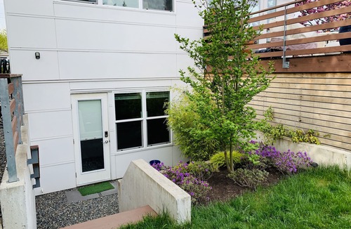 Greenwood Apartment | New, Modern, Green and Thoughtful LEED certified, solar powered apartment