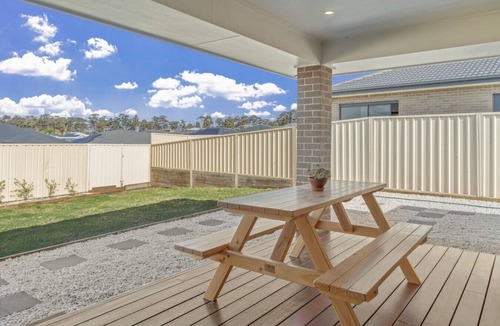 Nowra House | New Modern Home Central Location
