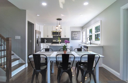 Elmhurst House | NEW MODERN HOME CLOSE TO EVERYTHING!