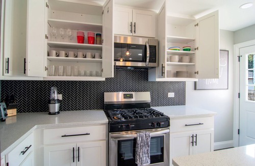 Elmhurst House | NEW MODERN HOME CLOSE TO EVERYTHING!