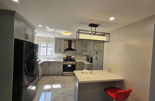 Ajax House | New Modern Home + Free Parking In Ajax