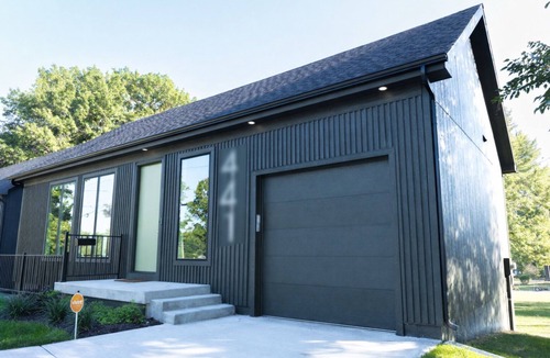 Grandview House | NEW Modern Home Near KC Attractions