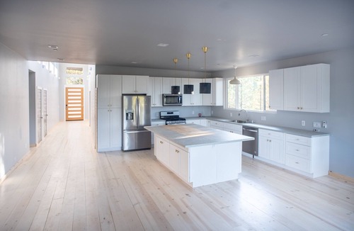 Placerville House | New Modern Home Sleeps 12