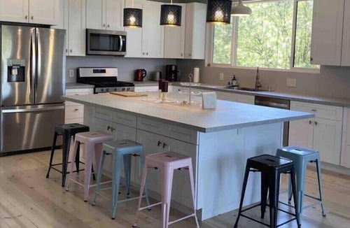 Placerville House | New Modern Home Sleeps 12
