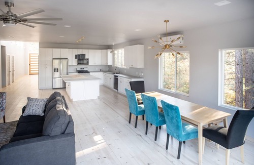 Placerville House | New Modern Home Sleeps 12