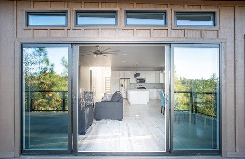 Placerville House | New Modern Home Sleeps 12