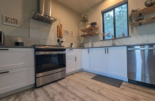 Apple Hill House | New Modern Home-Valley View-Central