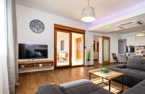 Lovinac House | New, modern house for sunny, refreshing vacations near Zadar.
