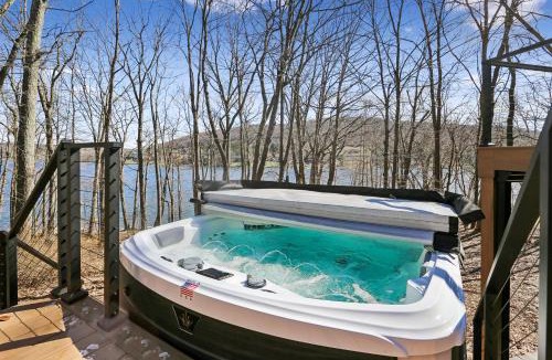 McHenry House | New Modern Lakefront Close to Wisp