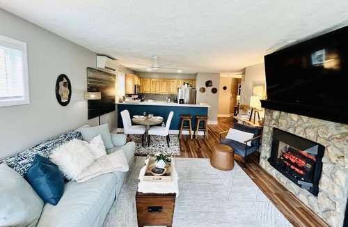 Seven Devils Condo | New! Modern Lux Retreat w/2 King Suites/Mtn Views!