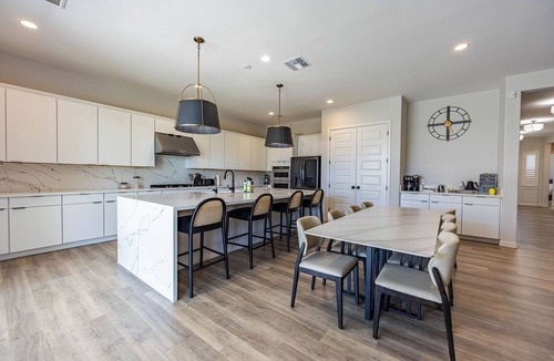 Mesa House | New Modern Luxury 8-bed mins to AAG, Fwy, Clubhouse. Ideal Sports or Ext Stay