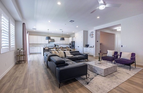 Mesa House | New Modern Luxury 8-bed mins to AAG, Fwy, Clubhouse. Ideal Sports or Ext Stay